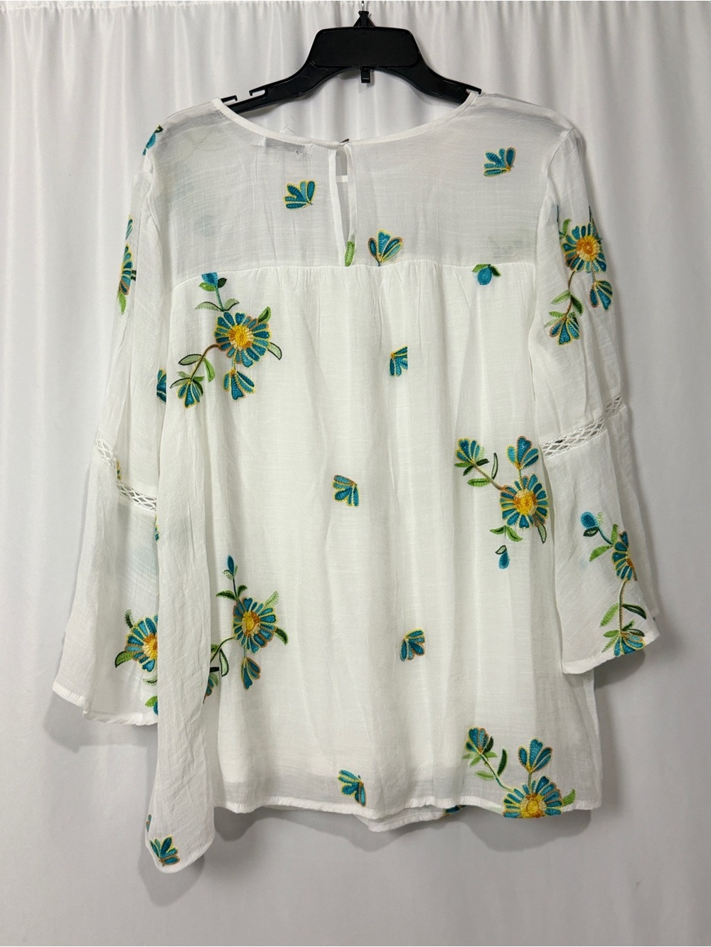 NWT Figueroa & Flower White Floral Embroidered Peasant Top Plus Size 1X - Picture 3 of 9